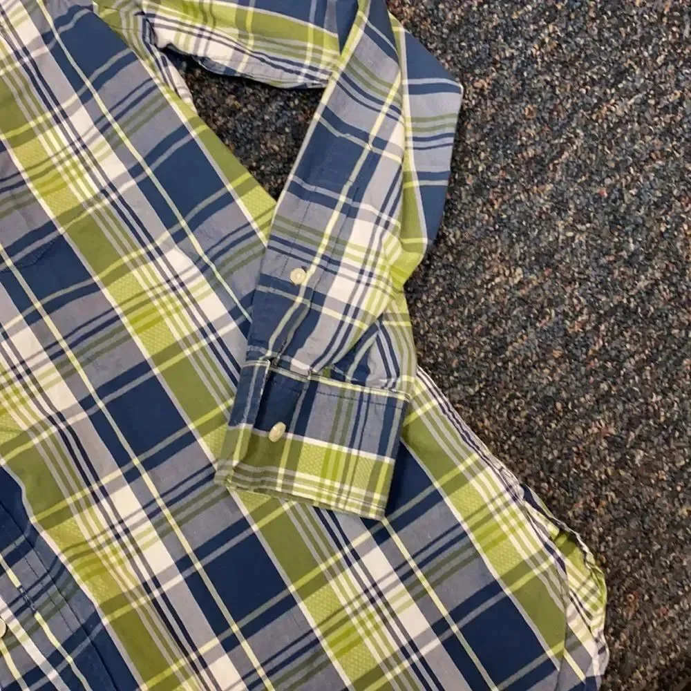 Banana Republic Checkered Button down shirt sz. M